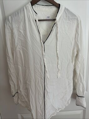 GAP White Lightweight pop over Shirt with Black Contrast Trim